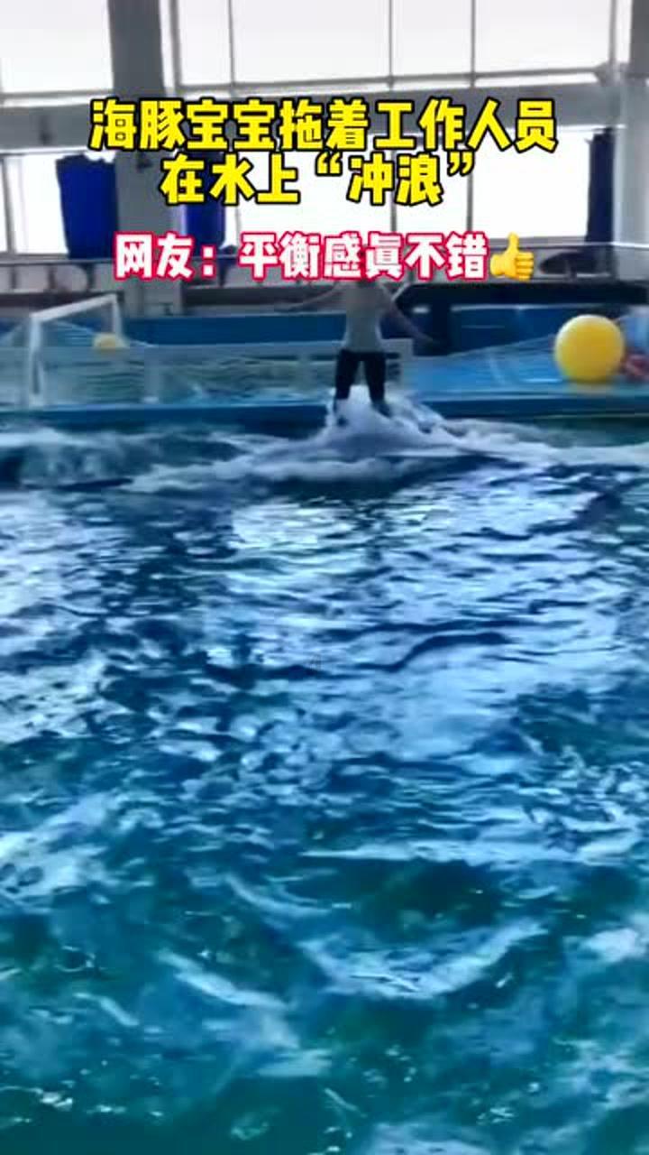 双人跨栏赛跑