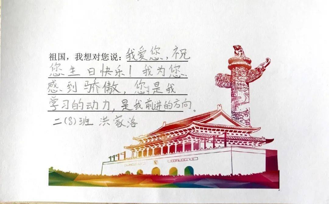 白色背心搭配粉色百褶裙，仙气甜美，简约日常又舒适，你觉得怎么样？